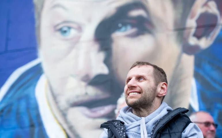 Rob Burrow pictured in front of a mural of himself at Leeds Beckett University